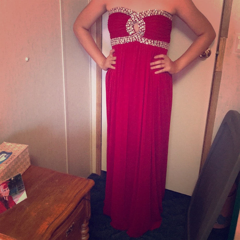 Red prom dress❤️